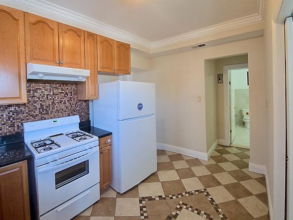 5th image of 817-819 Avenue C2r #2R