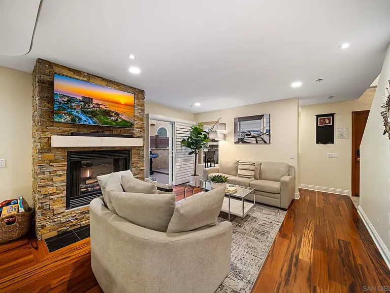 886 Felspar St — Photo 8