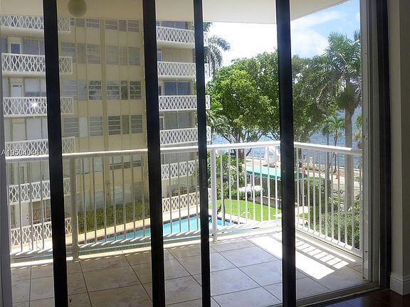 5th image of 1440 Brickell Bay Dr APT 404