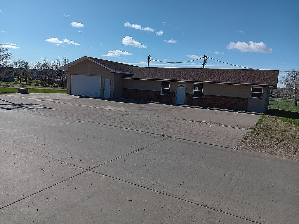 105 E 3rd St, SD 57365 Zillow