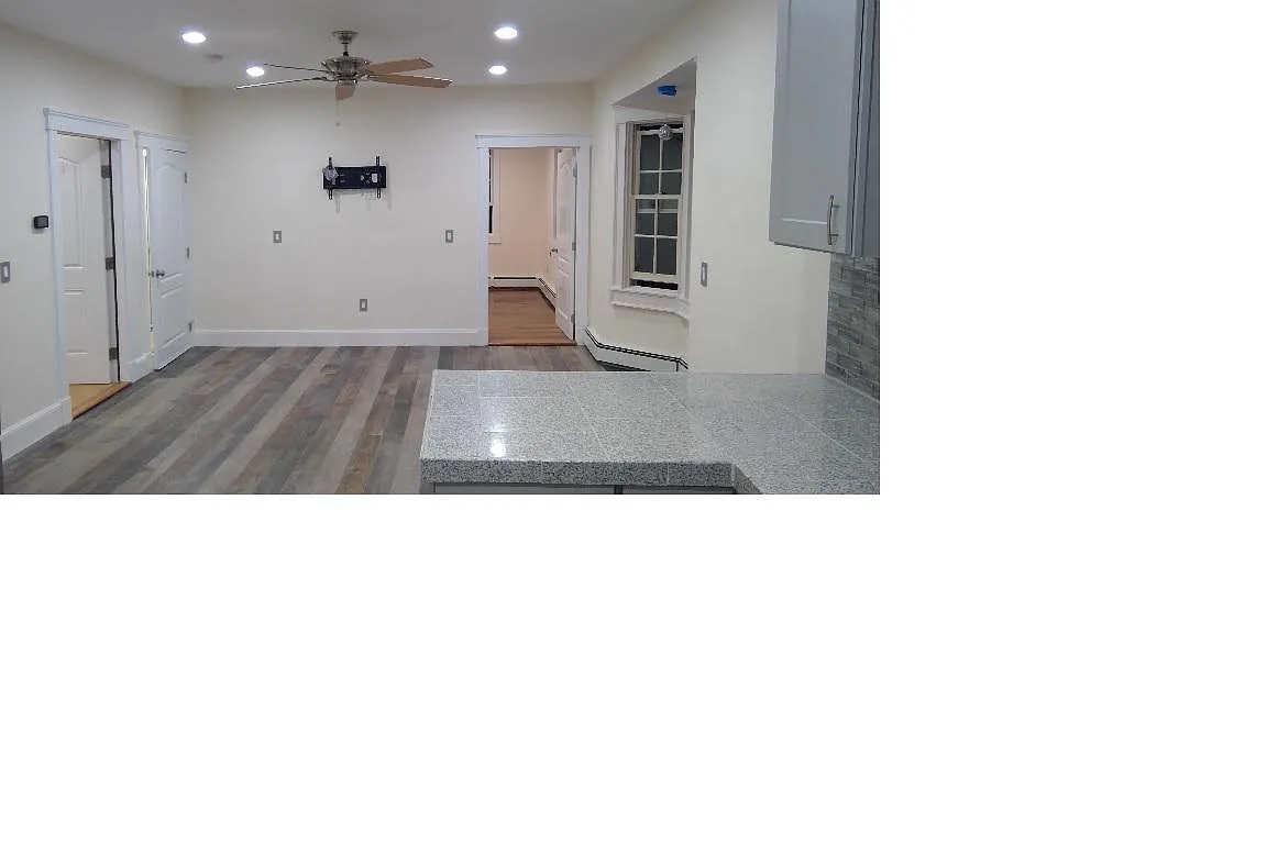 Building Photo - 221 Ocean St #1