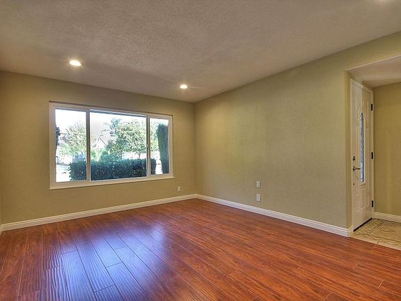4th image of 3021 Millbrook Dr