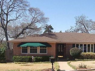 400 Clinton Dr, Woodway, TX 76712
