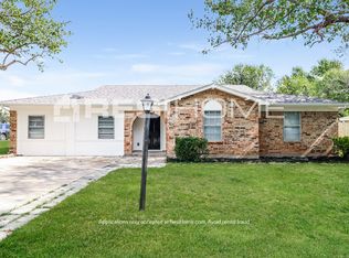 1001 John Reagan St, Benbrook, TX 76126