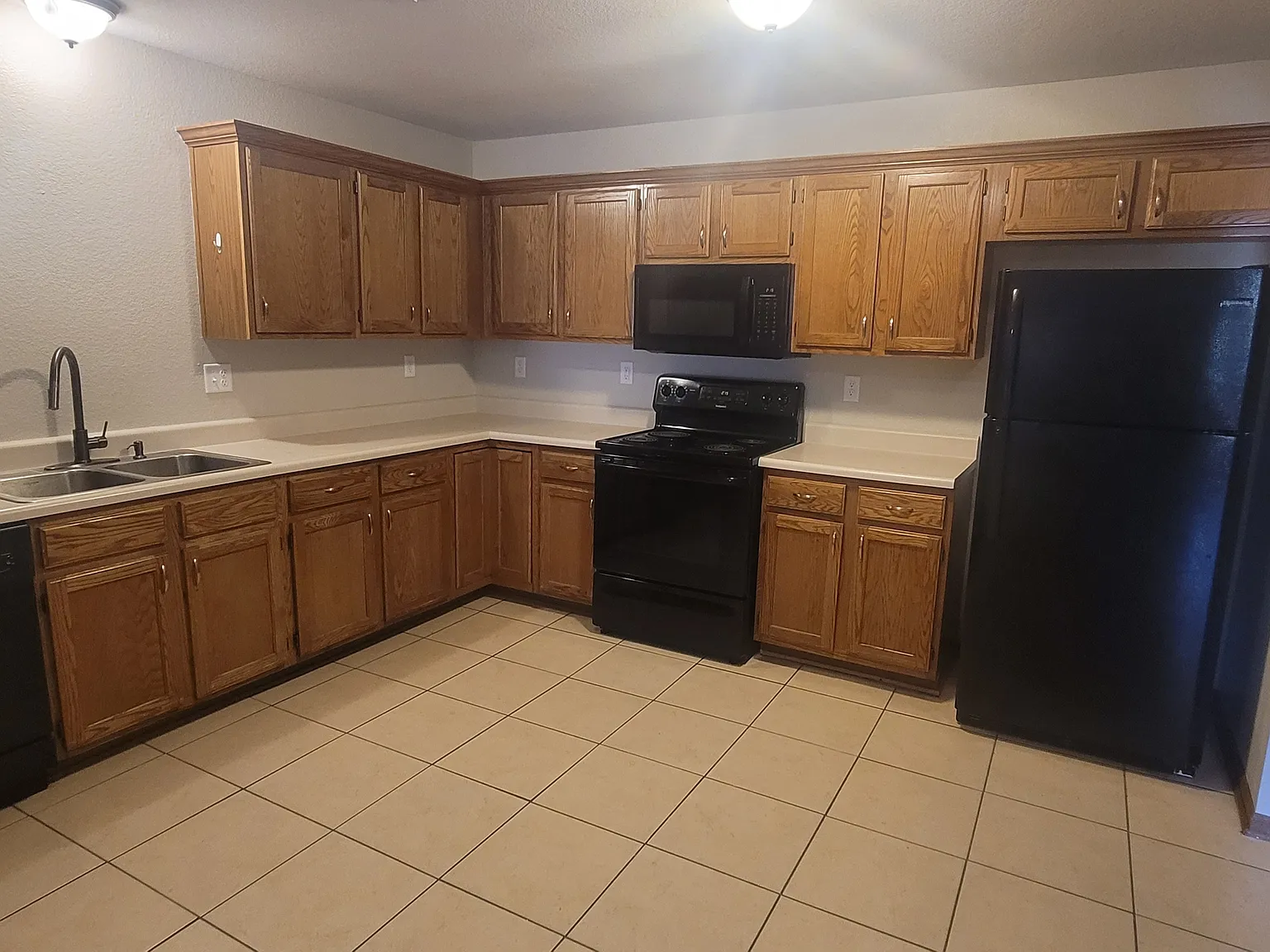 M2 - 104 SE 24th St. - Unit C — Photo 4