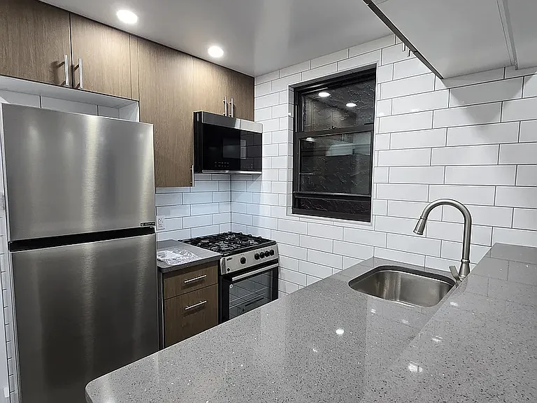 216 E 29th St #5E — Photo 10