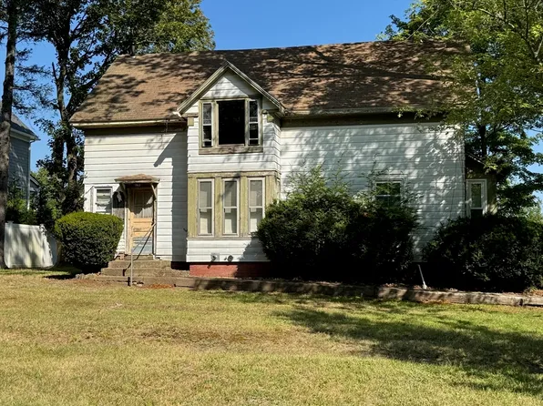 61 S Main St, Middleton, MA 01949