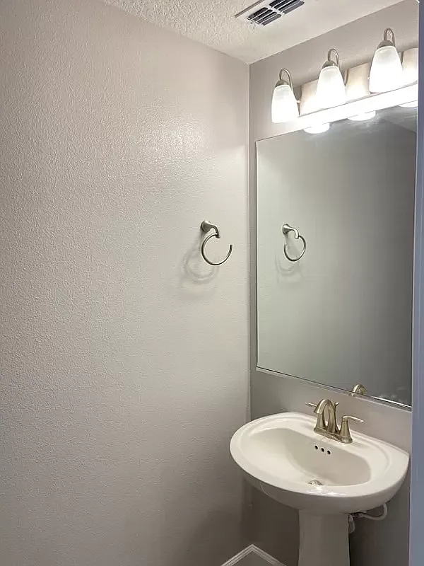 3 bed, 1591 sqft, $2,125 — Photo 4
