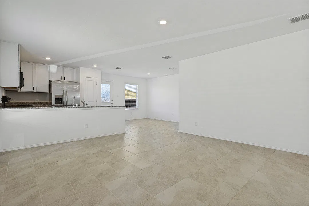 3 bed, 1267 sqft, $1,650 — Photo 3