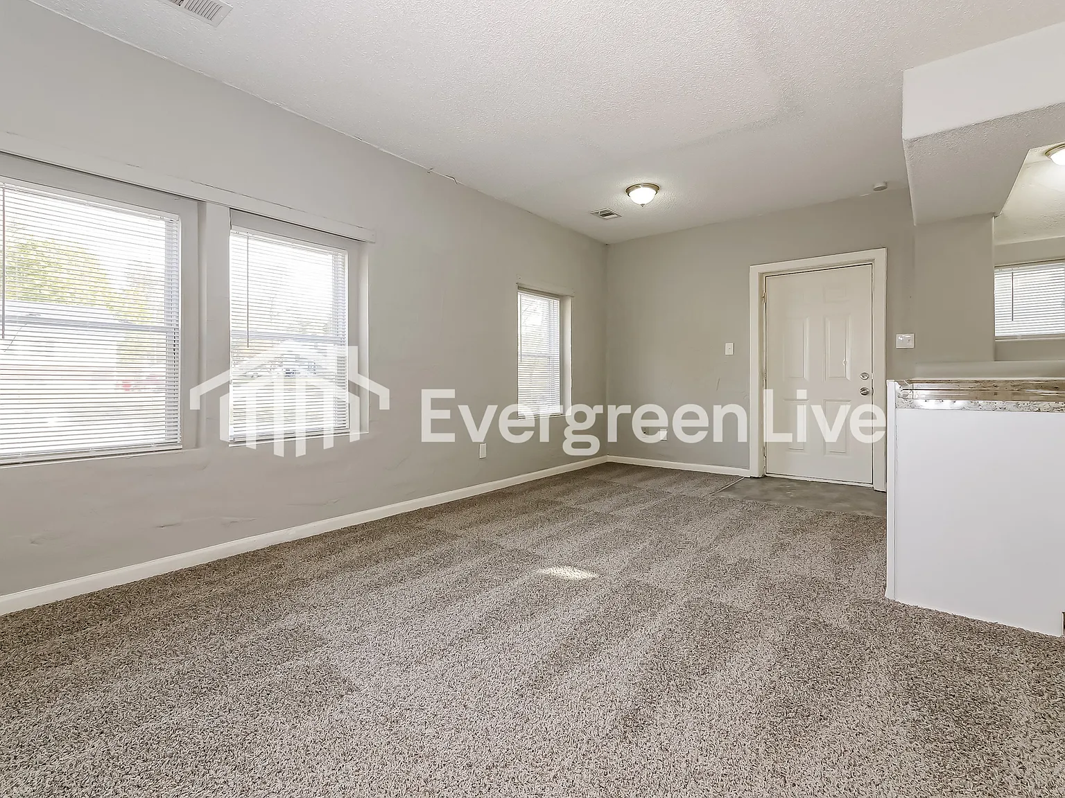 3 bed, 2.0 bath, 1513 sqft, $1,795 — Photo 3