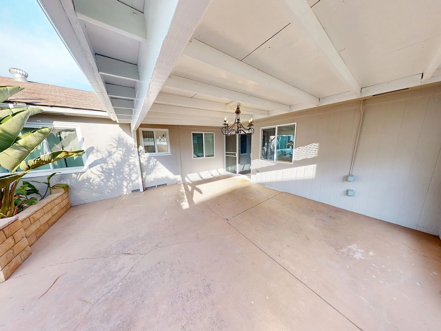 Large 8 Bedroom 4 Bath House Right Next to Campus! — Photo 2