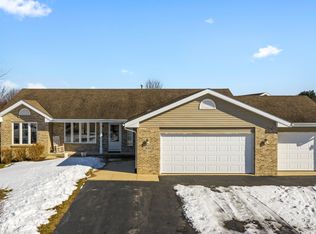 200 White Oak Dr, Poplar Grove, IL 61065