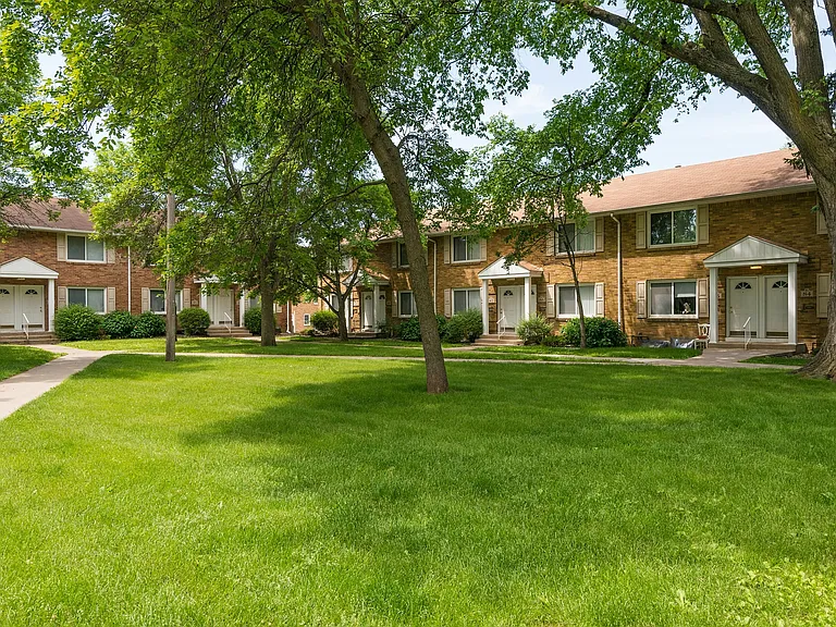 Brentwood Park Townhomes — Photo 12