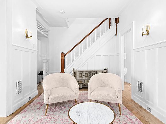 3rd image of 208 Midwood St