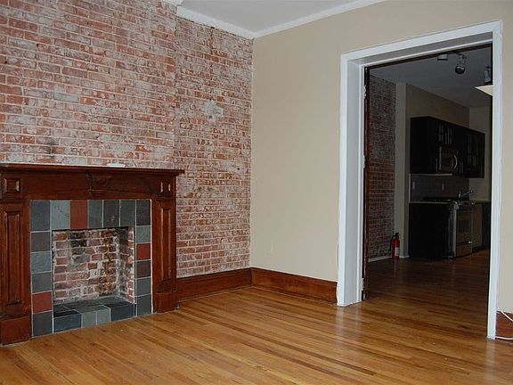 2nd image of 816 Willow Ave