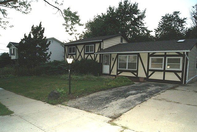 2nd image of 332 E Briarcliff Rd