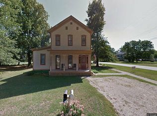 101 E 8th St, Vermont, IL 61484