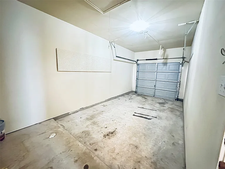 2873 Southampton Way #B — Photo 40
