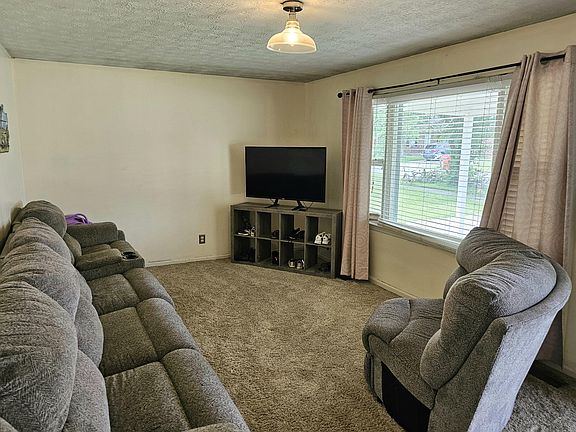 4th image of 111 Beechwood Dr
