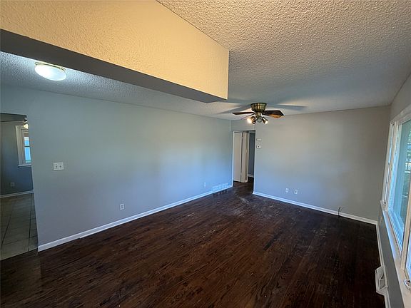 4th image of 1328 Carrie Ave