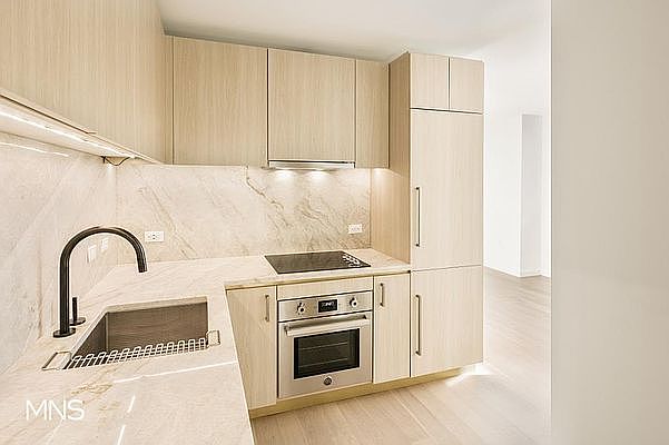 1st image of 250 W 19th St APT 6H