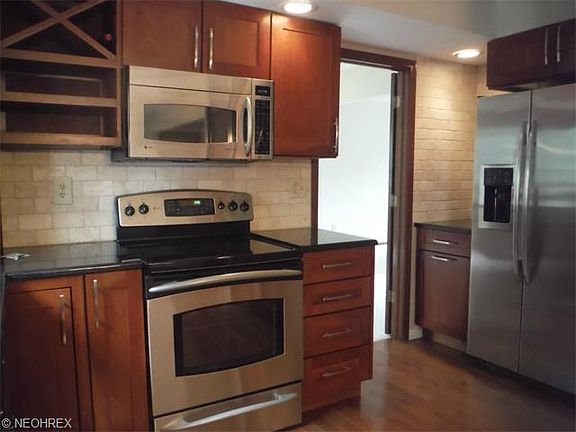 3rd image of 1864 Banbury Ct