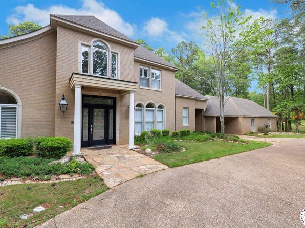 504 Forest Lake Dr, Texarkana, TX 75503
