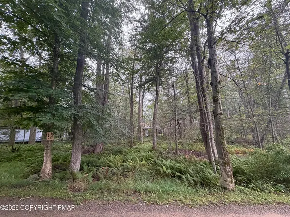 E/114 118 Bent Bow Path, Gouldsboro, PA 18424