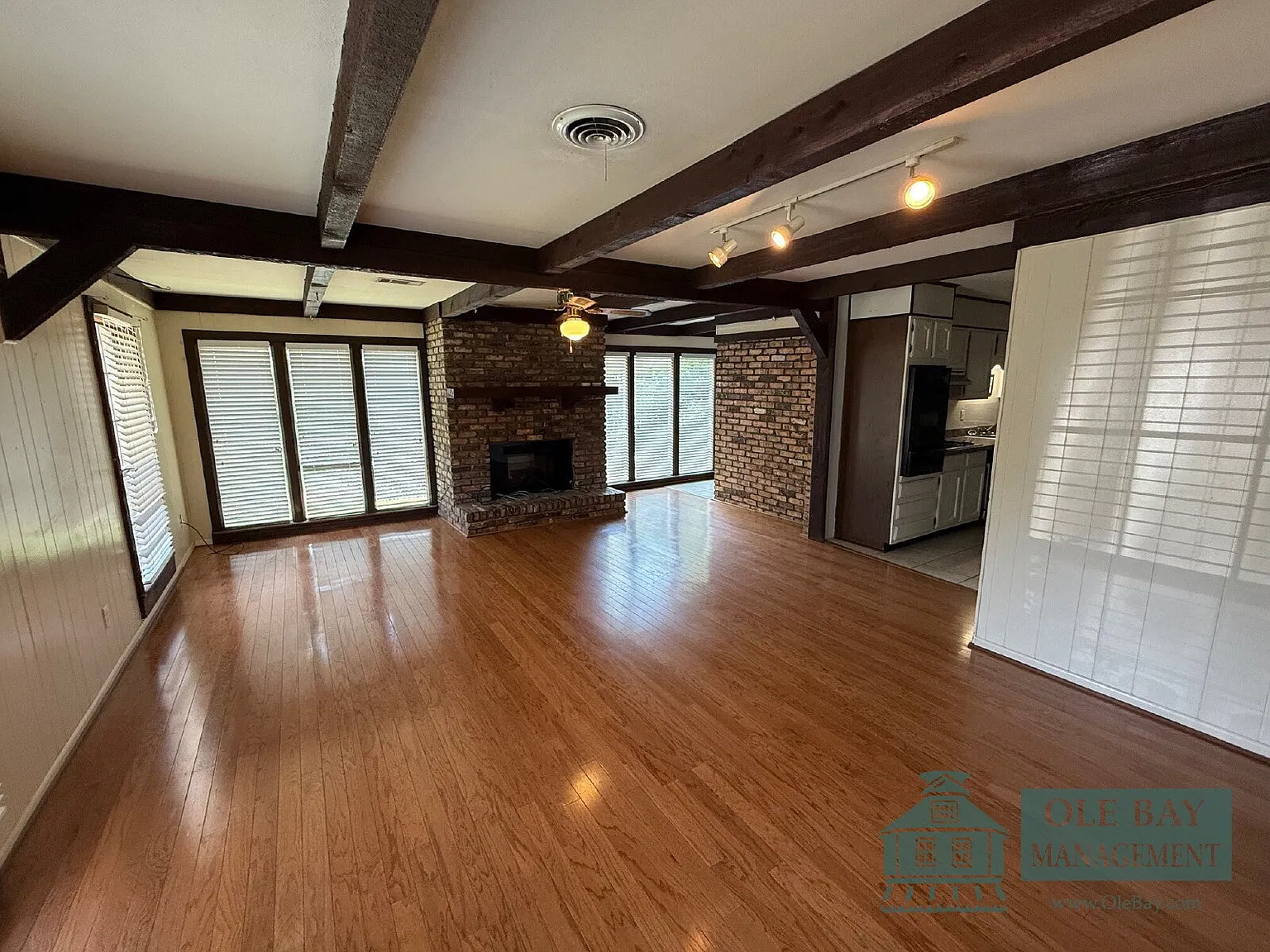 3 bed, 1.5 bath, $1,325 — Photo 2