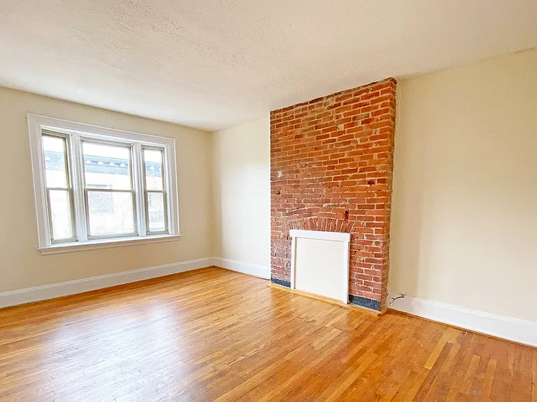 5754 Howe St — Photo 14