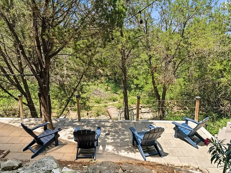 Lower level deck with super view of wild life. Access to lake