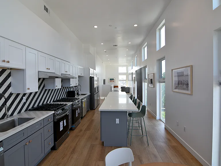 2533 S Curson Ave #3H — Photo 13