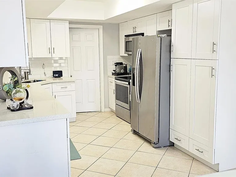 9721 SW 37th Ter — Photo 10
