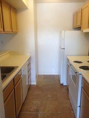 2nd image of 935 Saturn Dr Unit 210