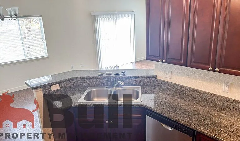 1225 Evergreen Ct — Photo 5