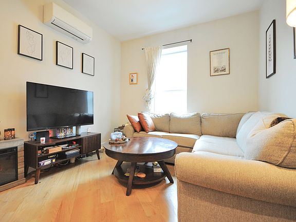 5th image of 277 Cumberland St #2L