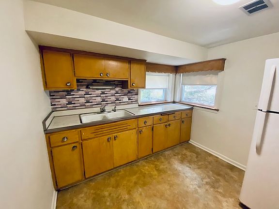 5th image of 4925 Greenwood Ave