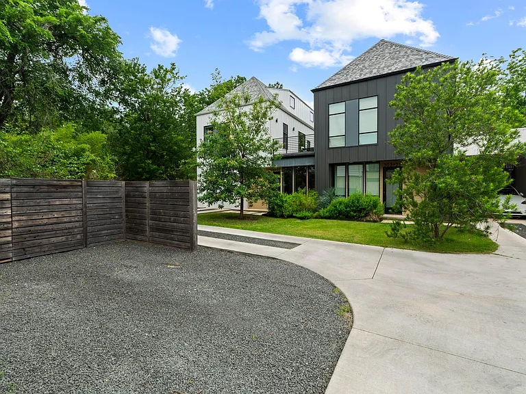 303 Woodward St #32 — Photo 3