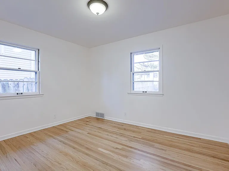 5312 N 48th Ave — Photo 12