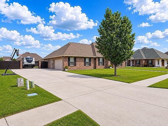 3rd image of 211 Pearl Margaret Dr