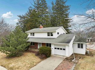 104 Sunset St, Iowa City, IA 52246