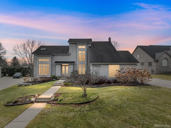 53652 Buckingham Ct, Utica, MI 48316