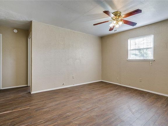 4th image of 1349 E Powell Ave