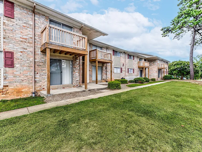 Crown Pointe — Photo 22