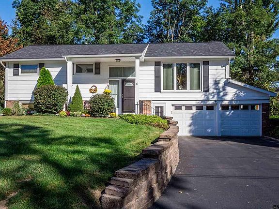 2nd image of 10 Greenway Dr