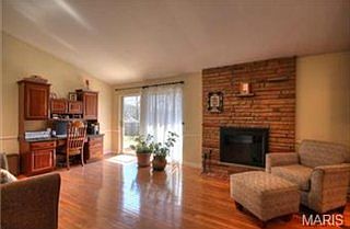 3rd image of 12 Kingsbrook Ln
