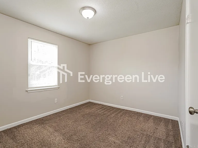 2665 Barclay St — Photo 12