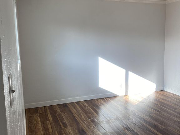 5th image of 20 NE Main St #14