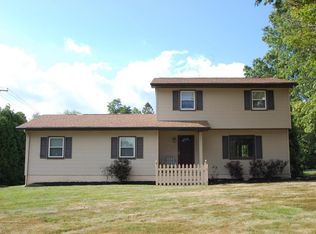 2400 Oak Trace Dr, Youngstown, OH 44515