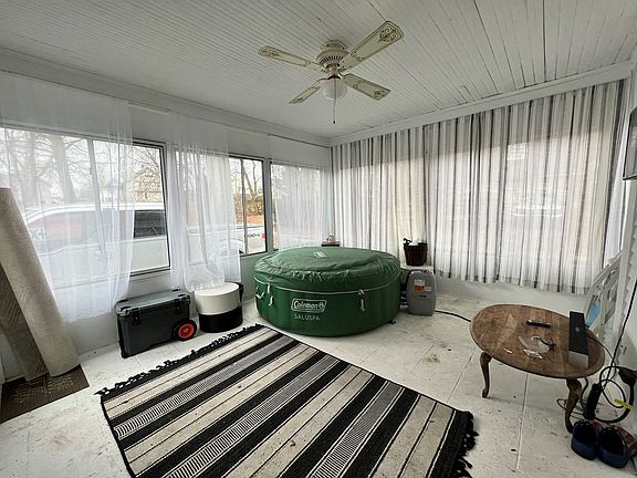 3rd image of 221 College Ave